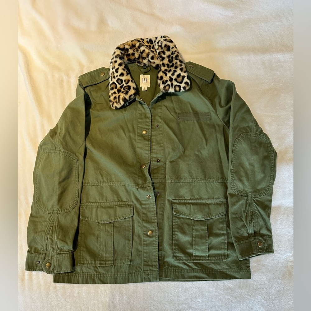 GAP - size L tall - army green field jacket with removable faux fur collar